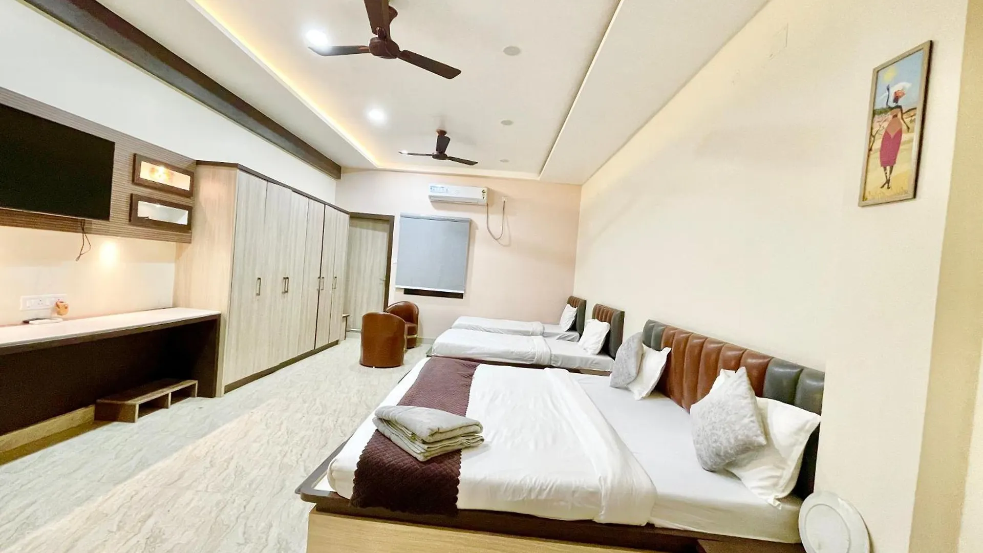 Hotel Akay Guest House ! Varanasi Fully Air Conditioned Room With Free Wifi, Near Shri Kashi Vishwanath Temple And Ganga Ghat