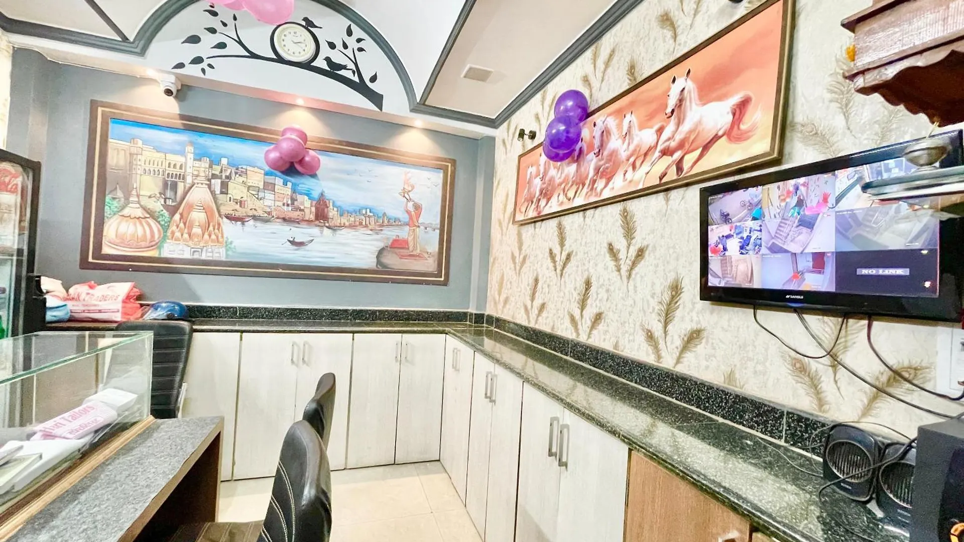 Hotel Akay Guest House ! Varanasi Fully Air Conditioned Room With Free Wifi, Near Shri Kashi Vishwanath Temple And Ganga Ghat