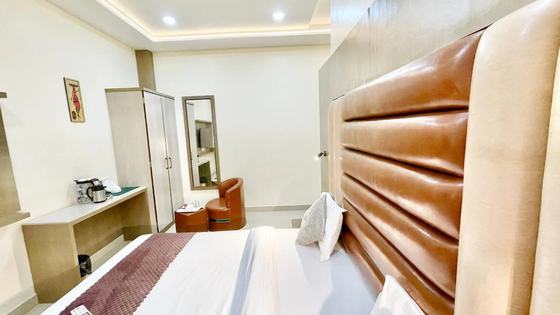 Hotel Akay Guest House ! Varanasi Fully Air Conditioned Room With Free Wifi, Near Shri Kashi Vishwanath Temple And Ganga Ghat